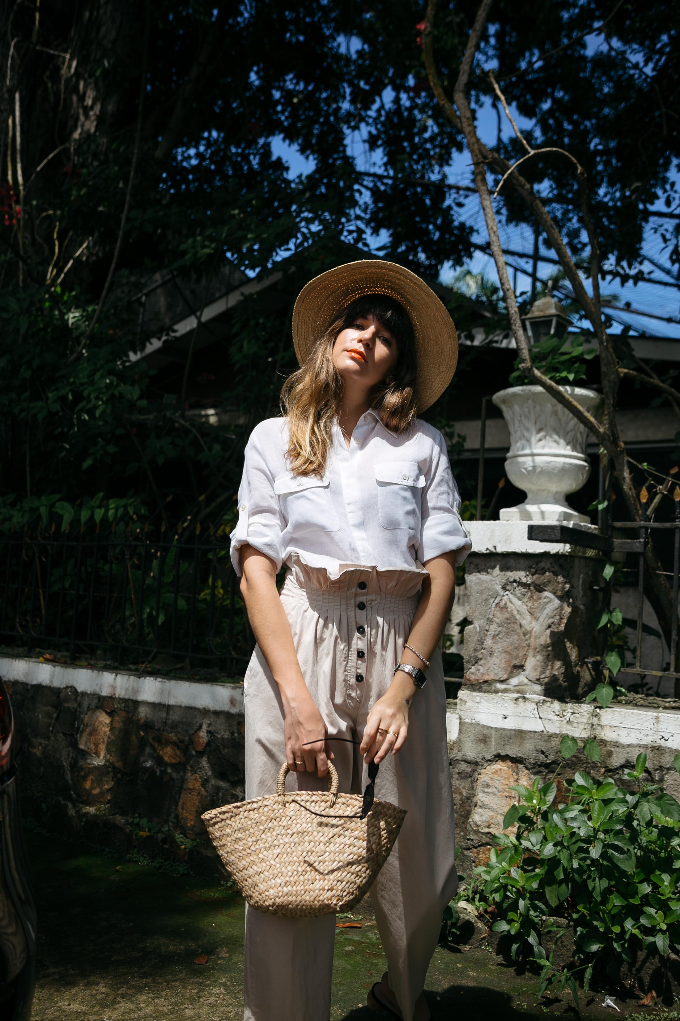 Maristella wears ruched pants from Mango with a white linen shirt